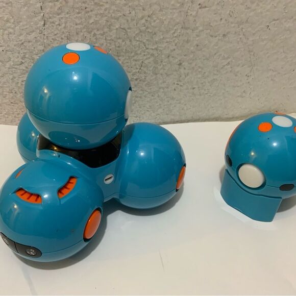 Wonder Workshop Dash Robot. - Picture 3 of 6